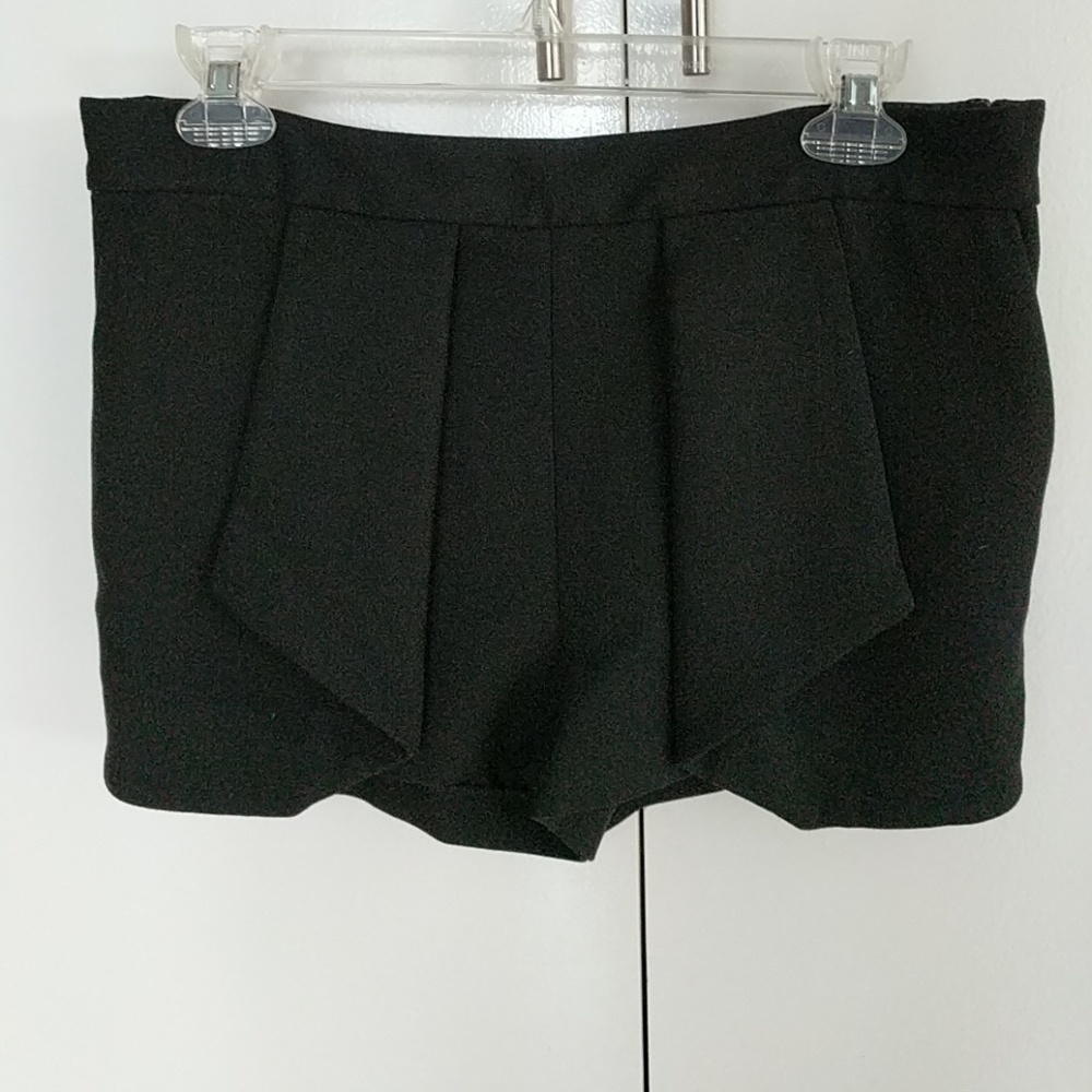 ZARA Size M Black Geometric Shorts